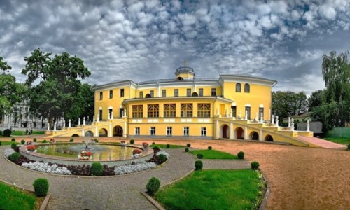 Художественный музей и губернаторский сад в Ярославле
